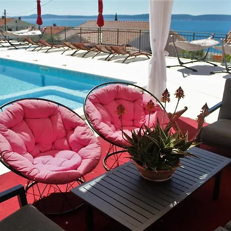 Schoene Mit Gemeinschaftspool Trogir