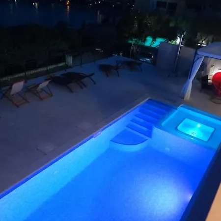 Apartment Schoene Mit Gemeinschaftspool Trogir