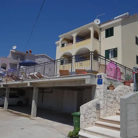 Schoene Mit Gemeinschaftspool Trogir