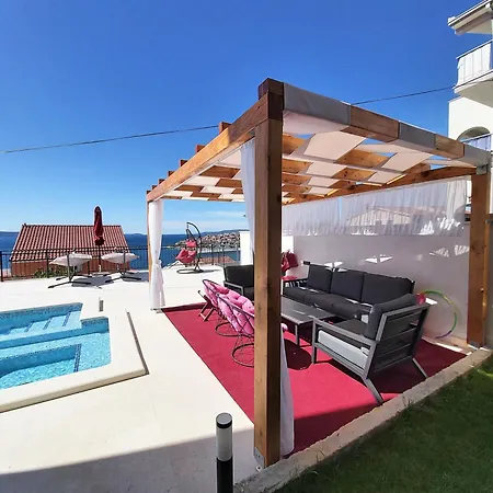 Schoene Mit Gemeinschaftspool * Trogir